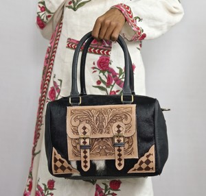 Bolsa de Viaje de Cuero Genuino 100% de Lujo, Nueva Colección 2026, con Diseño Floral y Detalles a Cuadros, en Color Negro y Marrón, Diseño Duradero - Product Image 4