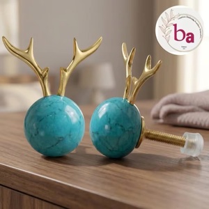 Poignée de meuble moderne en laiton et résine Ba, forme lapin, turquoise et or, multifonctionnelle, réglable, durable et écologique - Product Image 1