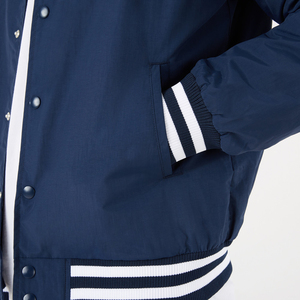 Vestes de baseball en laine pour hommes avec logo personnalisé de haute qualité brodé sur les manches en laine - Product Image 4