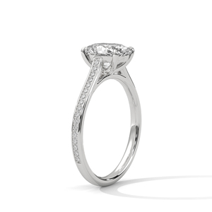 แหวนมอสซาไนต์ทรงวงรี ทองคำขาว 14K ประดับเพชรแบบ Pave Setting แหวนหมั้นสำหรับผู้หญิง สไตล์คลาสสิก - Product Image 2
