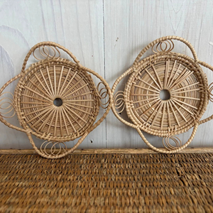 Posavasos de Ratán Atemporal con Forma Floral, Perfecto para Cafés de Playa, Restaurantes, Hoteles y Resorts, Manteles Individuales y Decoración de Comedor de la India - Product Image 1