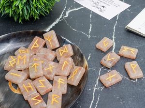 Ensemble de 25 Pierres Runicées Polies en Pierre de Soleil Naturelle, Pierres Précieuses Gravées Futhark pour la Divination et la Collection, Vente en Gros - Product Image 5