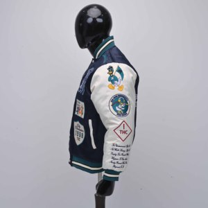 Vestes universitaires pour hommes sur mesure en gros, avec patchs en chenille et broderies, style streetwear - Product Image 2