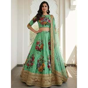 Lehenga Choli de Seda con Estampado Floral Verde para Damas de Honor de Talla Grande - Product Image 1