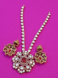 Ensemble de collier pendentif en argent plaqué or pour femme, avec design floral doublet rouge, bijoux faits à la main - Product Image 2