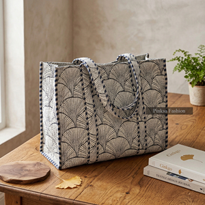 Sac fourre-tout matelassé en coton imprimé à la main, grand sac à bandoulière pour femme, motif Ginkgo bleu, sac de plage et de shopping - Product Image 4