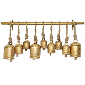 Campana de Viento Redonda de Hierro Chapado en Oro Rústico con Cuerda, Acabado Antiguo, Temas Románticos para Navidad, San Valentín, Regalos de Feng Shui - Product Image 1