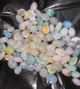 Opale de feu naturelle Trimurti Gems, cabochon, formes variées, 10-20 mm, 3-8 carats, changement de couleur |   Pierres précieuses blanches arc-en-ciel en vrac pour bagues - Product Image 2
