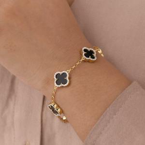Bracelet chaîne trèfle à quatre feuilles en or très demandé avec onyx noir et pierres CZ, bracelet de luxe avec pendentif trèfle, cadeau pour elle - Product Image 4