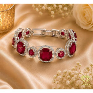 Pulsera de Eslabones con Piedras Rojas Intensas y Detalles en Tono Plateado Ornamentado, con Cierre de Caja Seguro, para Marcas de Joyería Minorista - Product Image 2