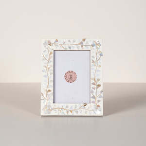 กรอบรูปทรงสี่เหลี่ยมผืนผ้าแนวตั้งประดับมุกเปลือกหอย รุ่นเบล่า อาร์ติซาน 111 งานแฮนด์เมด ตกแต่งด้วยมุกเปลือกหอย สำหรับตั้งโต๊ะ ของตกแต่งบ้าน ของขวัญ - Product Image 2