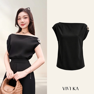 Blusa drapeada minimalista negra con hombros descubiertos para mujer, top de moda contemporánea de poliéster y elastano ELOWEN - Product Image 1