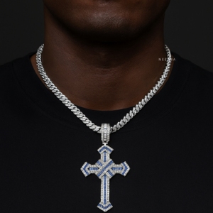 Pendentif Croix Couleur Baguette - Pendentif Artisanal en Moissanite et Argent 925, Bijoux Fins Faits Main à Prix Abordable - Product Image 1
