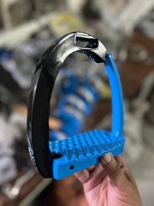 Étrier de sécurité à dégagement rapide Matériau aluminium rouge Étriers légers 2024 - Product Image 5