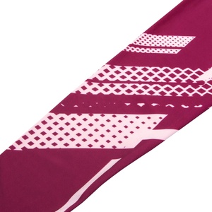 กางเกงโยคะพิมพ์ลายยืดหยุ่นสูงสำหรับผู้หญิง ผู้ผลิตแบรนด์ส่วนตัว โพลีเอสเตอร์ผสมสแปนเด็กซ์ 220 GSM กางเกงออกกำลังกายแบบซับลิเมชั่น - Product Image 4