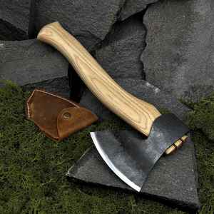 Hacha Vikinga de Acero con Alto Contenido de Carbono Forjada a Mano, Venta Directa de Fábrica, para Campismo y Supervivencia al Aire Libre, con Funda de Cuero - Product Image 1