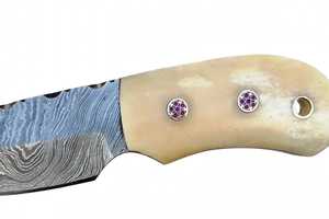 Cuchillo de Camping Hecho a Mano con Acero de Damasco, Mango de Hueso de Camello Blanco, Espina Azul, Hoja Fija - Product Image 4