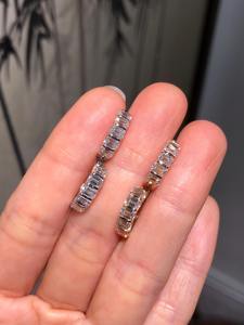 Pendientes de Aro de Oro Amarillo de 14K con Diamantes Cultivados en Laboratorio de Corte Esmeralda, Engaste de Media Bisel, Regalo de Lujo para Mujer, para Fiestas y Eventos - Product Image 3