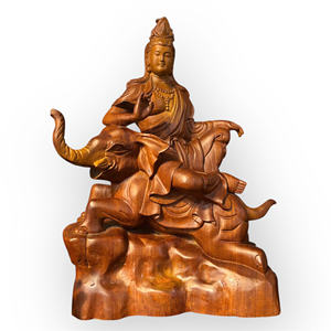 Une statue du Bodhisattva Samantabhadra en bois de santal. - Product Image 1