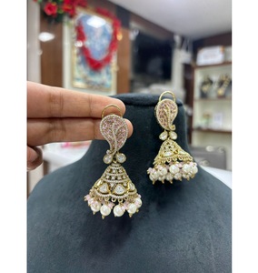 Elegantes Pendientes Kundan con Zirconia y Acabado Dorado, con Aspecto de Piedra, para Mujeres y Chicas, para Looks de Noche, para Fiestas, a la Moda - Product Image 1