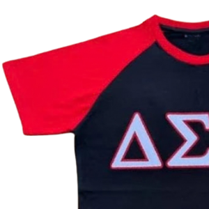 T-shirt personnalisé pour femme avec lettres grecques, blanc et rouge, manches raglan, appliqué brodé, été, 100% coton, coupe ajustée - Product Image 4