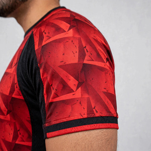 Maillot de football pour homme, rouge, à motifs géométriques, sublimé, manches courtes, col en V, coupe classique, polyester, évacuation de l'humidité, UPF 50+, logo personnalisé - Product Image 4