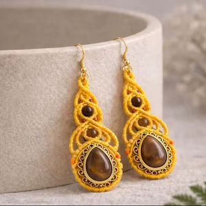 Boucles d'oreilles ajustables en macramé œil de tigre, style bohème, avec cordon doré et pierres précieuses, cristal de guérison - Product Image 1