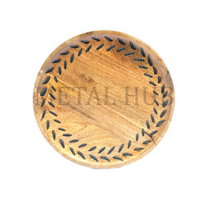 Assiette de présentation ronde décorative avec bordure en feuille sculptée, finition ton bois naturel, pour la mise en place de la table à manger - Product Image 2