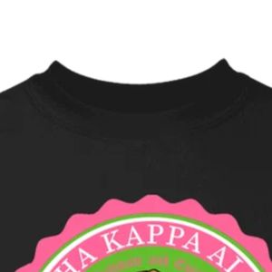 T-shirt brodé pour femme, noir, manches courtes, col rond, décontracté, avec emblème circulaire rose et vert sur la poitrine, haut en coton pour femme - Product Image 5