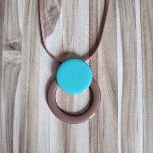 Collier en résine artistique pour collections de mode personnelle et cadeaux, trouvailles de bijoux uniques - Product Image 1