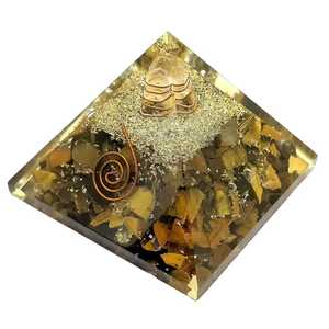 Pyramide d'Orgone sculptée en Agate Œil de Tigre de Qualité Supérieure, Portable, Vente en Gros de Ruhi Agate - Product Image 3