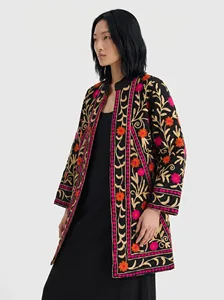 Veste longue en velours tissé noir de qualité supérieure, brodée d'un motif floral coloré, style bohème, manches longues, vêtement d'extérieur pour l'hiver - Product Image 3