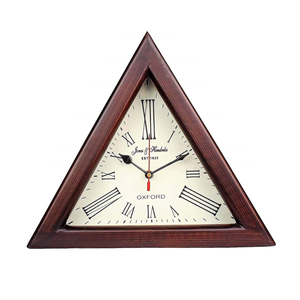 Horloge murale en bois géométrique triangulaire pour la décoration contemporaine de la maison, du salon, de la chambre à coucher et du bureau - Product Image 1
