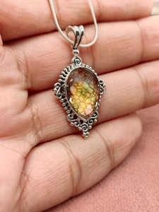 Pendentif en cristal de quartz céleste avec chaîne, collier élégant en pierres précieuses, cadeau de bijoux pour femmes, design unique et élégant - Product Image 6