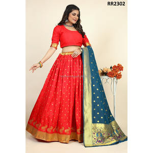 Lehenga Choli tradicional.

Obtén un toque tradicional a tu look adornando este Lehenga en material Jacquard embellecido con All-o - Product Image 2