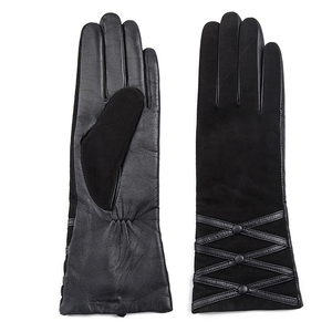 Gants de cérémonie haut de gamme conçus pour un look sophistiqué, texture lisse et port confortable pour les occasions et événements spéciaux - Product Image 3
