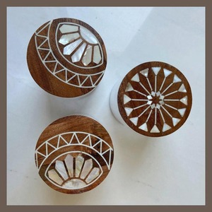 Boîte à chocolat en acrylique de luxe personnalisée avec incrustation en bois pour la décoration de table du Ramadan Kareem, boîte de rangement en acrylique et pour usage domestique - Product Image 4