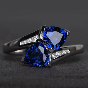 แหวนสัญญาพลอยไพลินสีน้ำเงินทรงทริลเลียน ตัวเรือนเงินแท้ พลอยสีน้ำเงินประจำเดือนเกิดเดือนกันยายน เครื่องประดับชั้นดี - Product Image 1