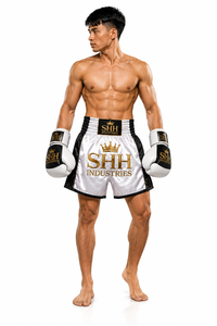 Pantalones Cortos de Boxeo Muay Thai Blancos y Negros Personalizados para Hombre, Logotipo Bordado en Oro, Cintura Elástica Ancha de Satén, Ropa de Entrenamiento de Kickboxing - Product Image 4