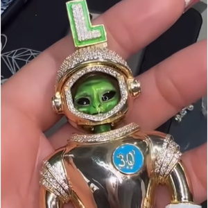 Colgante de diseño personalizado con diamantes de moissanita VVS estilo astronauta, joyería hip hop para hombres y mujeres - Product Image 1