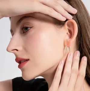 Pendientes de aro de moissanita en oro amarillo macizo de 14 quilates, corte redondo, 3 quilates, regalo para mujer - Product Image 1