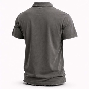 เสื้อโปโลผู้ชายแบบดิสเทรส ผ้าฝ้ายสีเทาฟอก ขอบดิบ สไตล์สตรีทแวร์ แขนสั้น เสื้อยืดลำลอง - Product Image 2