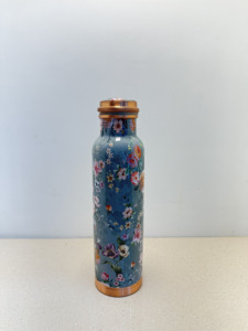 Botella de Agua de Cobre Puro con Estampado Floral Azul Pizarra Premium, 1000 ml, Diseño de Flores Estilo Cottage Inglés, Botella Metálica a Prueba de Fugas - Product Image 6