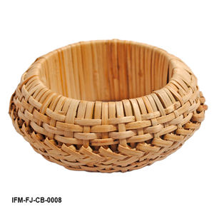 Bracelet en rotin tressé artisanal extra large en forme de cale, en fibres naturelles, éco-responsable, bijou de luxe minimaliste pour soirée - Product Image 1