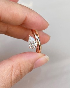 Anillo de Compromiso con Diamante Cultivado en Laboratorio de Corte Pera de 1.5 CT, Certificado IGI – Anillo Solitario de Diamante Pera Curvo en Oro o Plata - Product Image 3