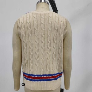 Gilet en tricot sans manches à col en V brodé Tennessee State Tigers pour femme, style preppy, 100 % acrylique, motif à caractères tricoté à la main - Product Image 3