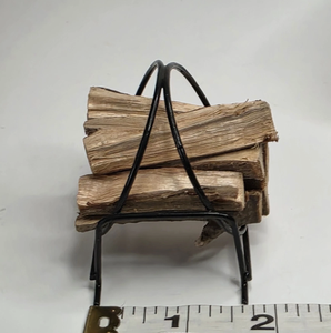 Support à bois de chauffage miniature en métal noir avec bûches, porte-bûches pour foyer de maison de poupée, accent décoratif, mini porte-bûches en fer forgé - Product Image 5