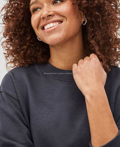 Nouvelle collection 2026 : Sweat à capuche court en velours personnalisé pour femme, coupe oversize avec cordon de serrage – Édition spéciale pour femme, vente flash - Product Image 4