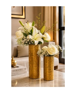 Ensemble de vases de table en laiton faits à la main, design contemporain, fleurs blanches, décoration de centre de table pour mariage - Product Image 2