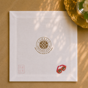 Cuadrado de Vidrio Bordado a Mano en Colores Vivos Agrega un Toque Festivo para Fiestas y Celebraciones - Product Image 1